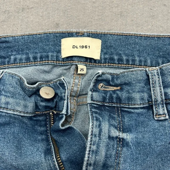 Women’s DL1961 Flare Jeans Size 25 Light Wash Raw Hem - Picture 6 of 6